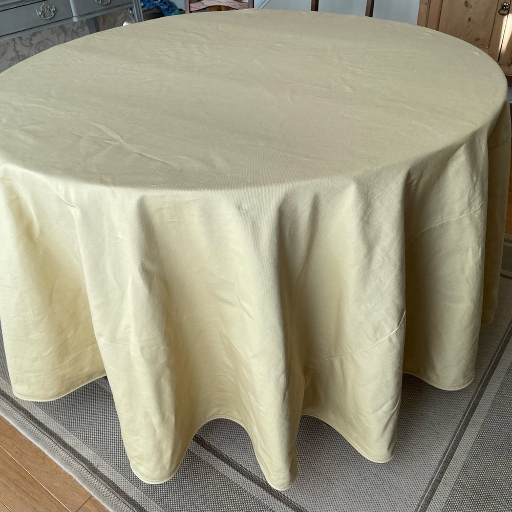 Ballard Designs 96'" Diameter Light Gold 100% Cotton 'Terrific Tablecloth' - Picture 6 of 10